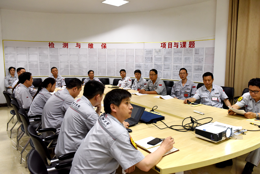 C:\Users\liangxq\Desktop\“三個(gè)報(bào)告”剛露面，鍛造廠員工為何討論的既熱烈又激烈？\鍛造廠分組討論公司黨代會(huì)報(bào)告現(xiàn)場(chǎng)7.jpg