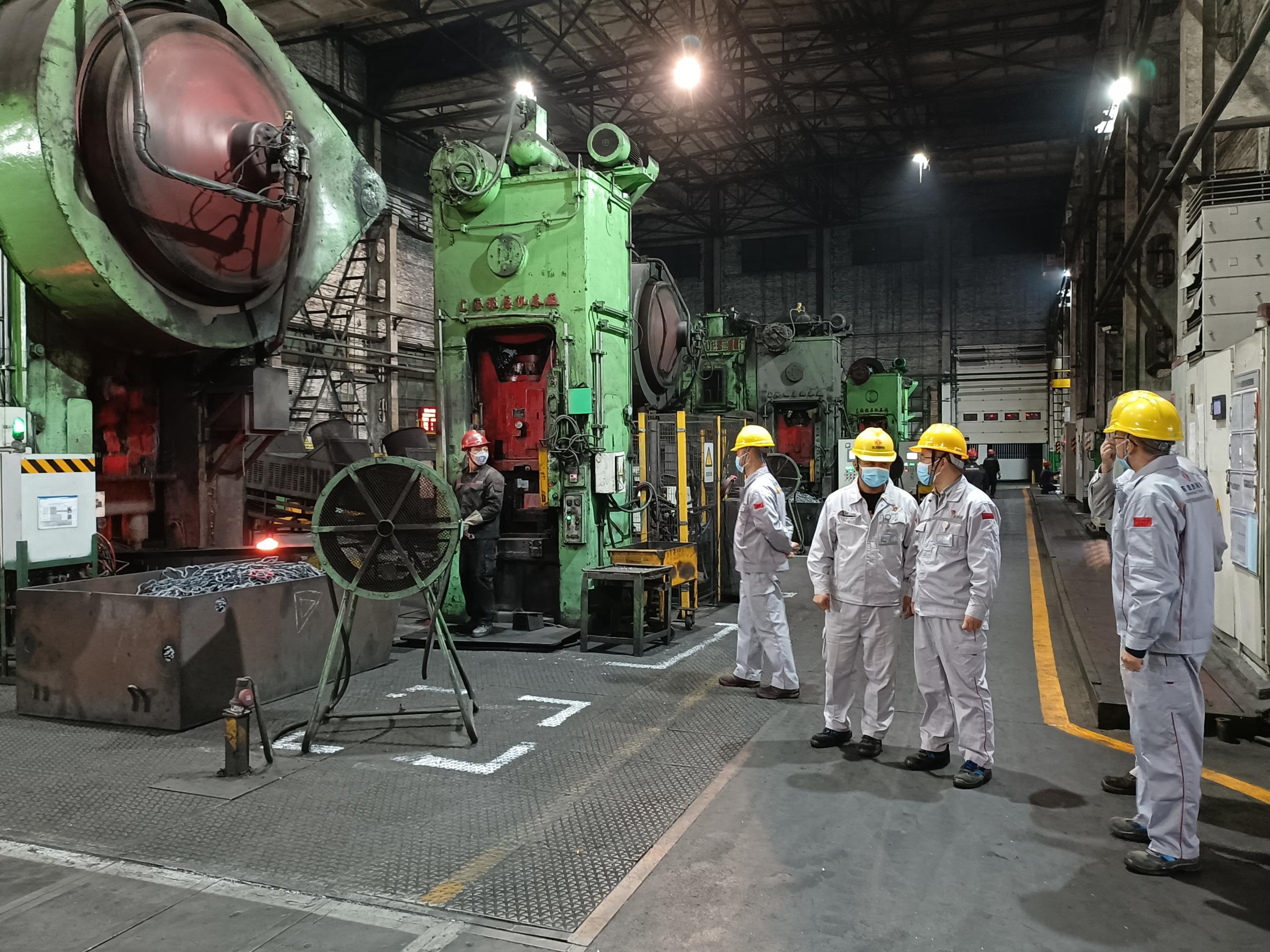 鍛造廠(chǎng)安全防疫檢查.jpg 鍛造廠(chǎng)安全防疫檢查.jpg