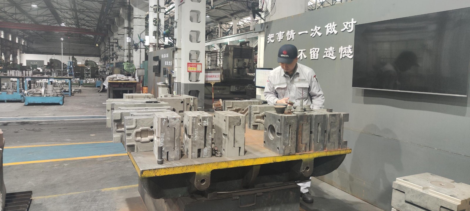 機加作業(yè)部 (1).jpg 機加作業(yè)部 (1).jpg